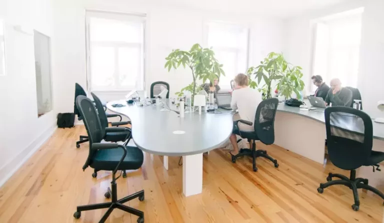 Top 5 Factors to Consider When Selecting the Right Coworking Space